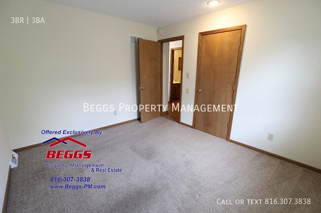 Building Photo - 321 Dains St