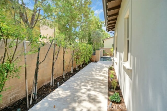 Building Photo - 54 Clifford