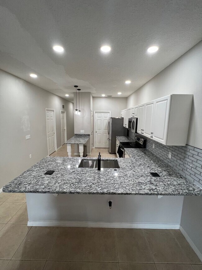 Building Photo - 3/2.5 Townhome in St Cloud-COMING SOON