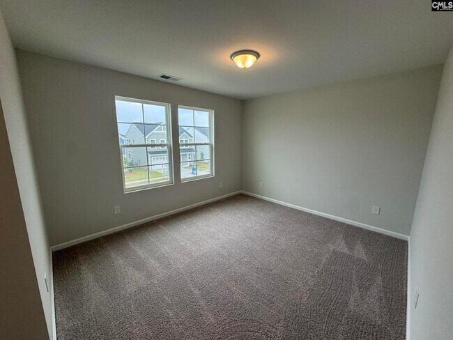 Building Photo - 3062 Hallsdale Dr