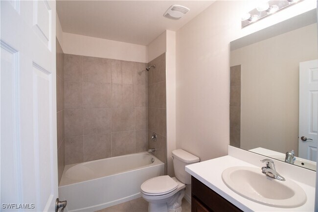 Building Photo - 514 NW 1st Ln