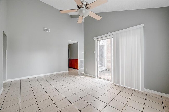 Building Photo - 13850 Walnut Hollow Ln