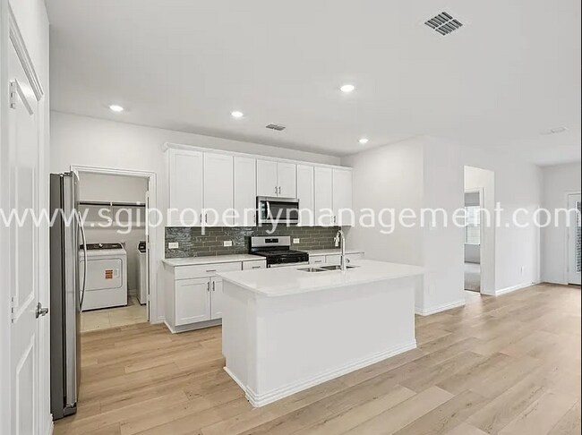 Building Photo - 522 Blanton St