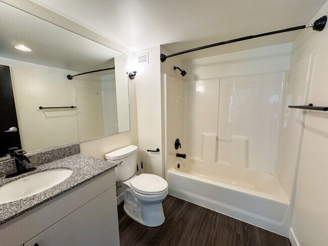 Building Photo - Little Italy Updated Townhome Style 2Bed 2...