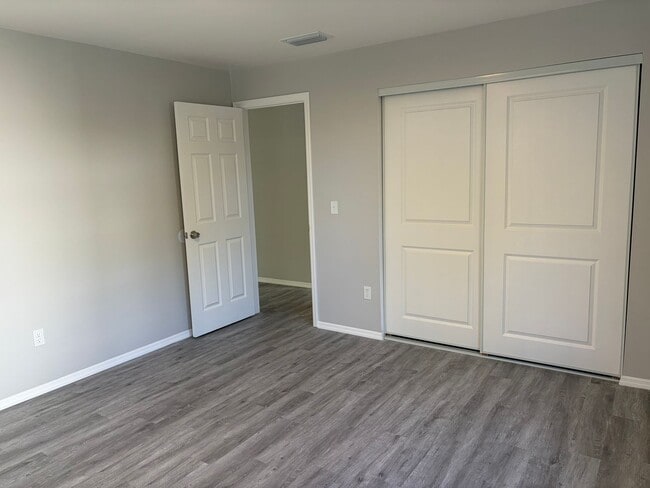 Building Photo - Newly Renovated 2 Bedroom Duplex in Maitland Available Now! Modern Finishes!