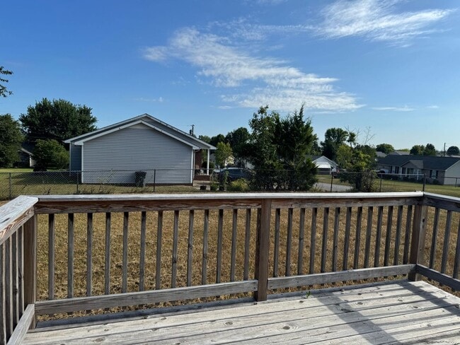 Building Photo - Convenient Location!  3 bedroom 2 bath wit...