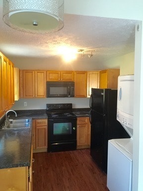 Building Photo - Pretty fantastic updated Duplex within walking distance of the Greenway.  $1525/mo