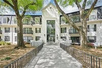 Building Photo - 2303 Pine Heights Dr NE