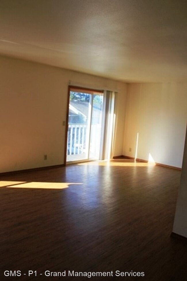 Building Photo - 2 br, 1 bath Apartment - Sea Mist Apartmen...