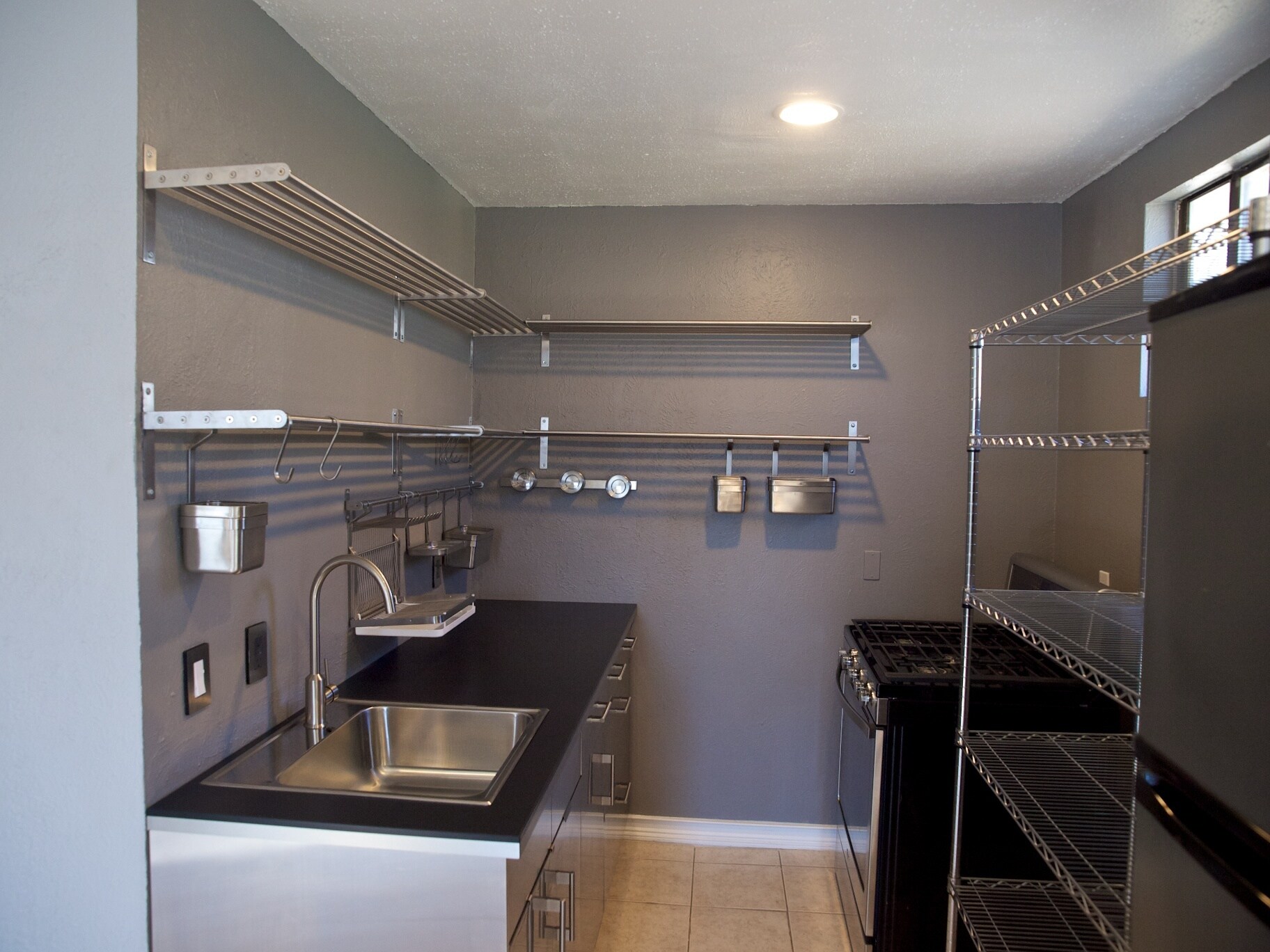 kitchen - 3907 Willbert Rd