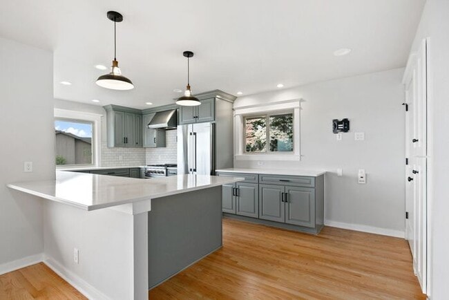 Building Photo - Gorgeous West Seattle Mid-Century Modern w...
