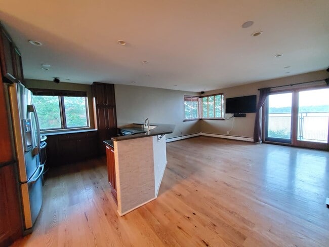 Building Photo - Large two bedroom top floor Condo....over looking lake Harriet.