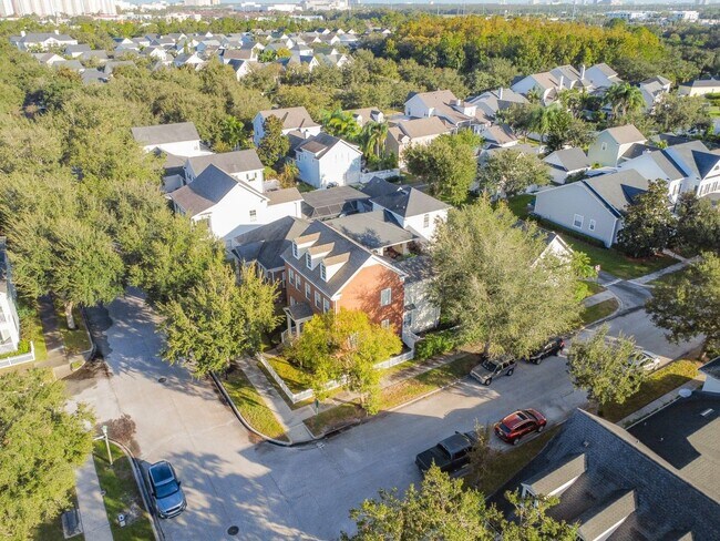 Building Photo - Stunning 5-Bedroom Home in North Village o...