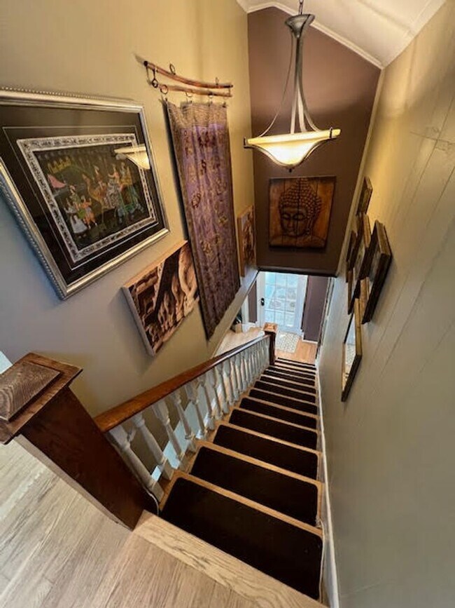 Building Photo - Fully Furnished Beautifully Restored Vinta...