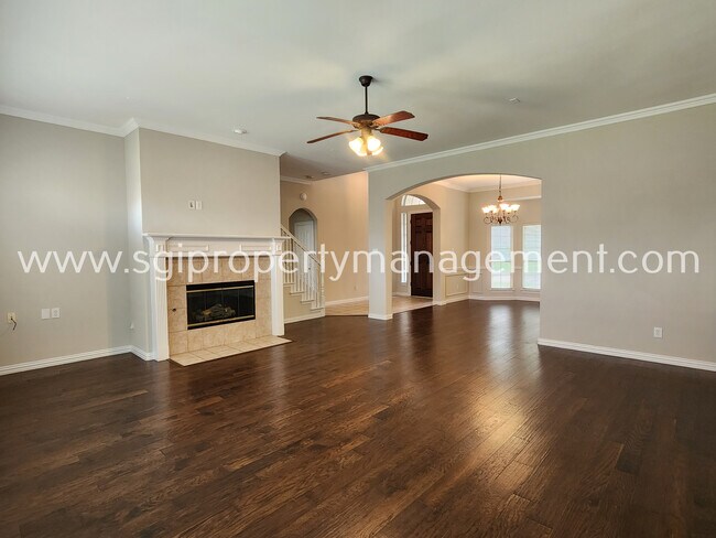 Building Photo - 6317 Day Spring Dr