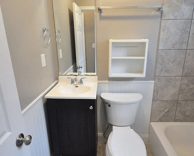 Building Photo - 1322 N 5th St