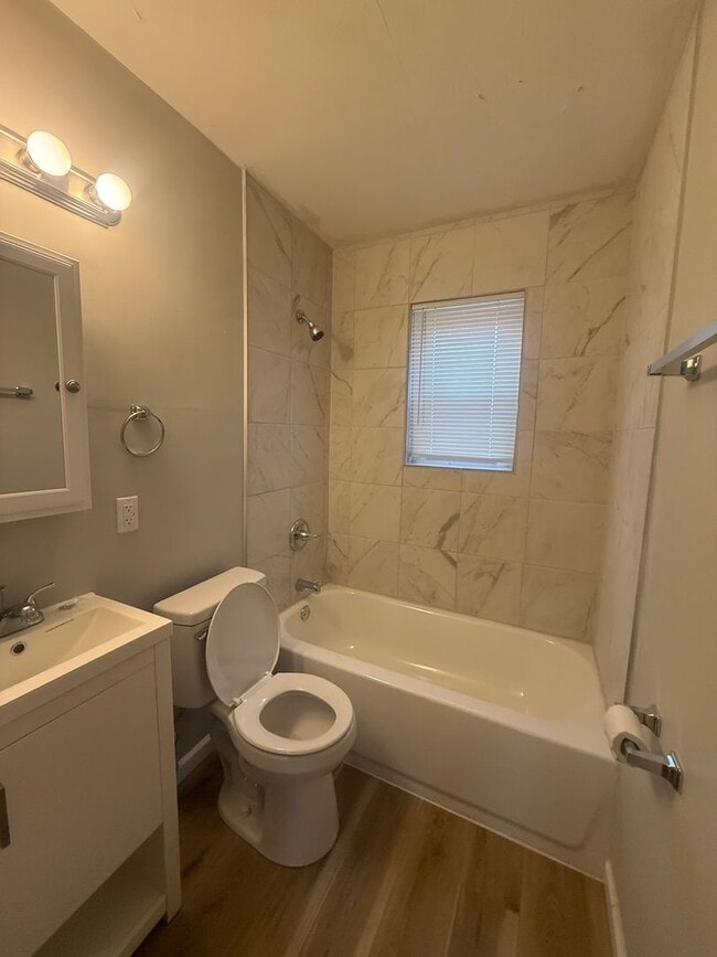 Building Photo - 715 Demaret Dr