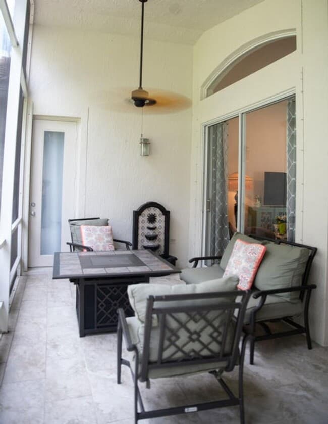 Building Photo - 9825 Mantova Dr