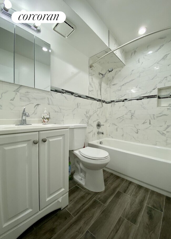 Building Photo - 120 George St