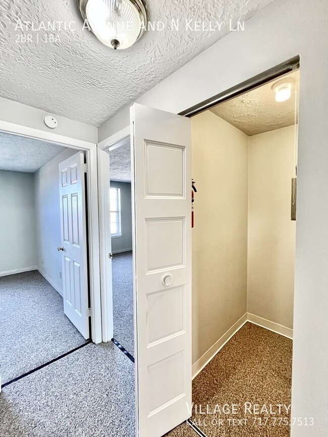 Building Photo - Newly-remodeled! Affordable 2-bed in Red L...