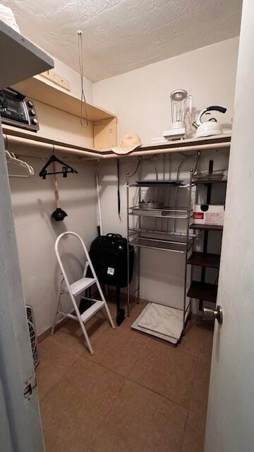 Building Photo - 2000 NE 51st Ct