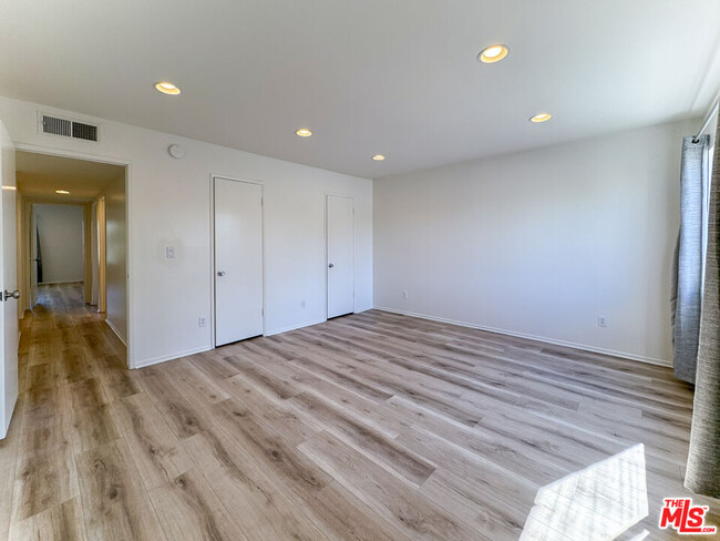 Building Photo - 11730 Moorpark St