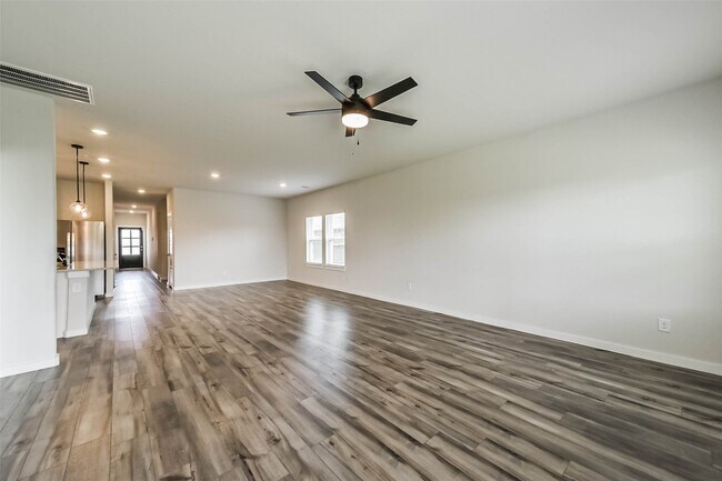 Building Photo - 8515 Lake Groove Ln