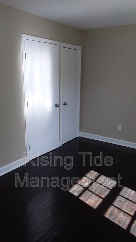 Building Photo - 605 Robison Dr