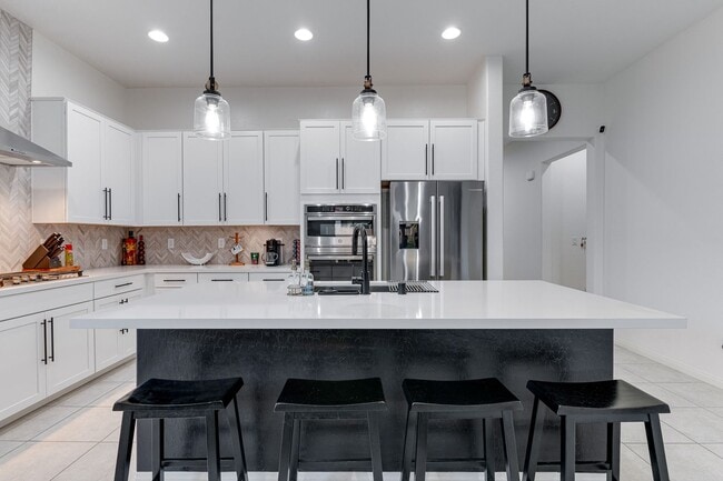 Building Photo - Charming Single-Story in Cadence with Fireplace & Entertainer’s Backyard!