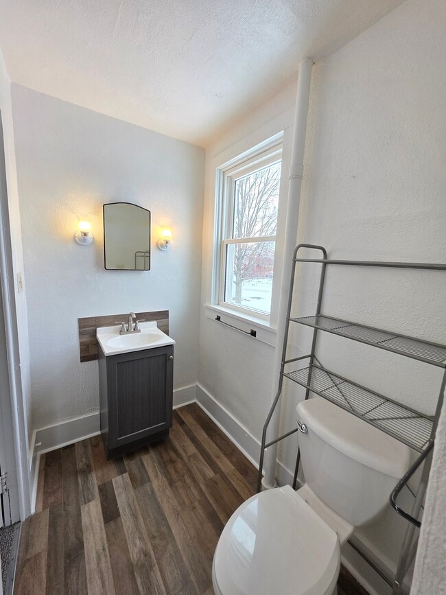 Building Photo - 129 W Perry St