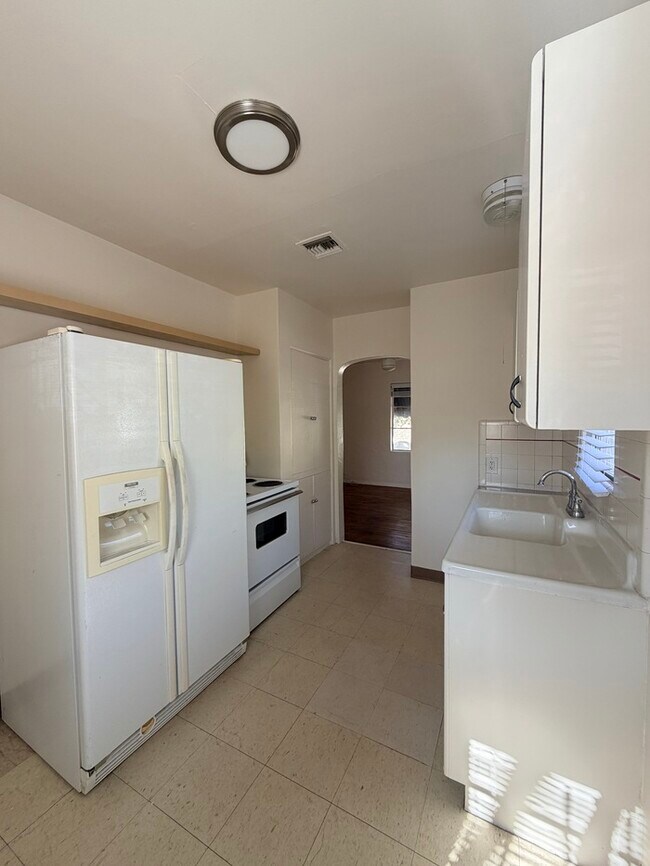 Building Photo - Charming Roosevelt District Cottage