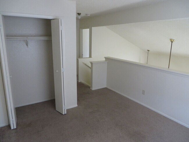 Building Photo - 2217 Katy Ln