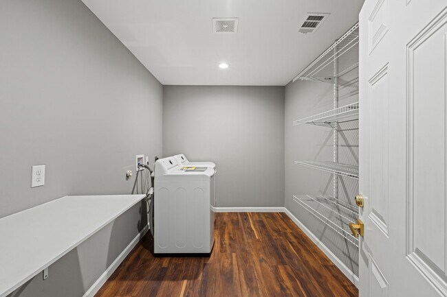 Building Photo - 25804 Maplewood Dr