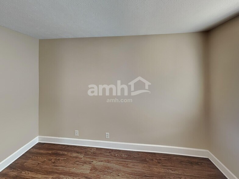 Building Photo - 2140 Aberdeen Cir
