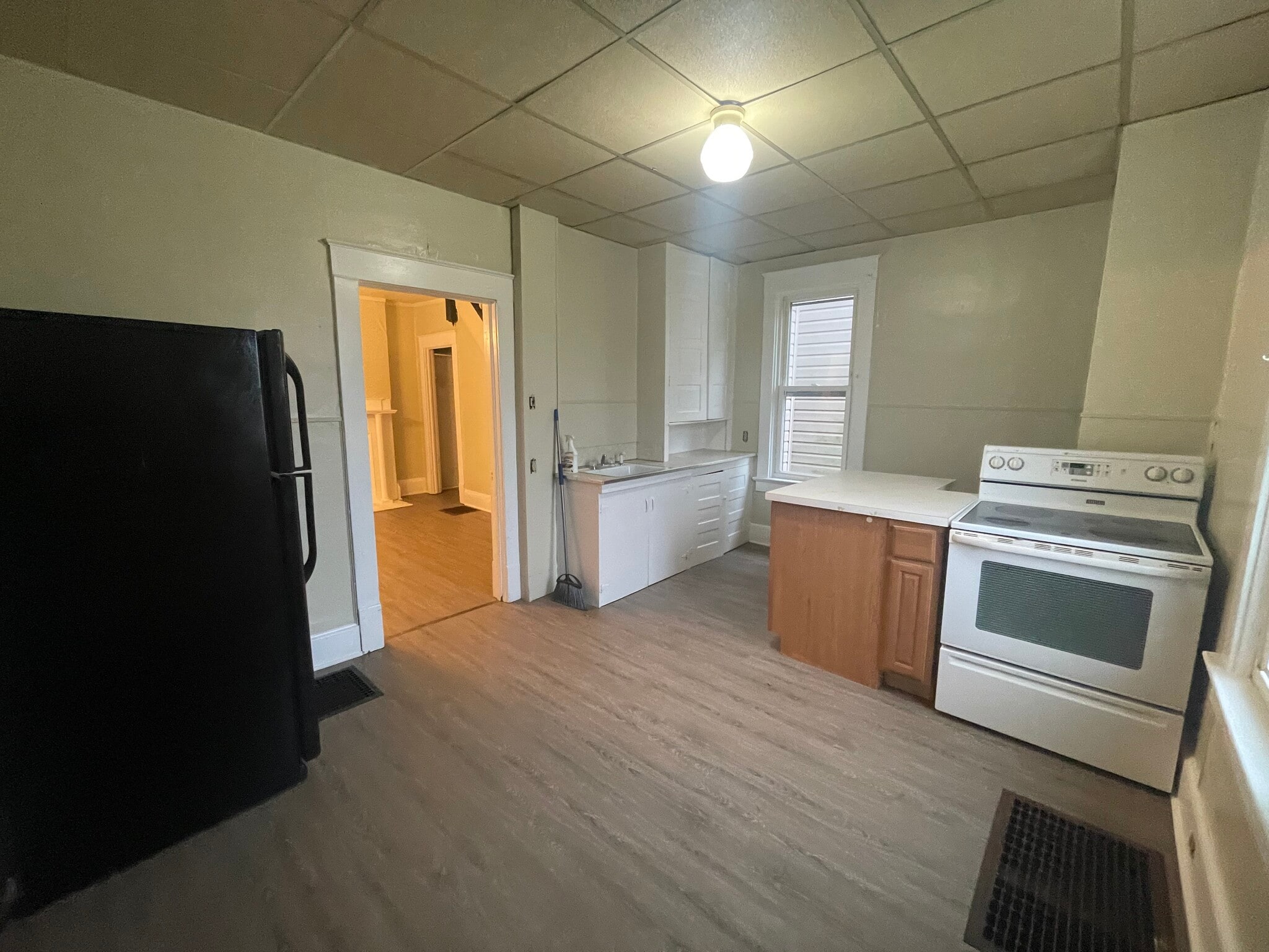 Building Photo - 423 Warwood Ave