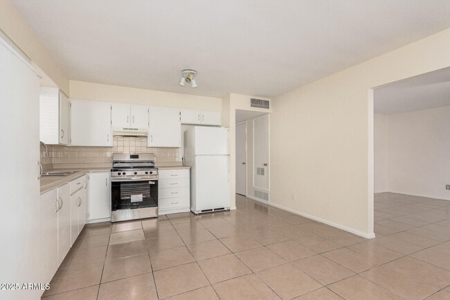 Building Photo - 2409 W Cortez St