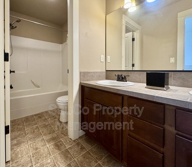 Building Photo - 7182 NE Rockridge Pl