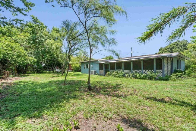 Building Photo - 835 S Madison Dr