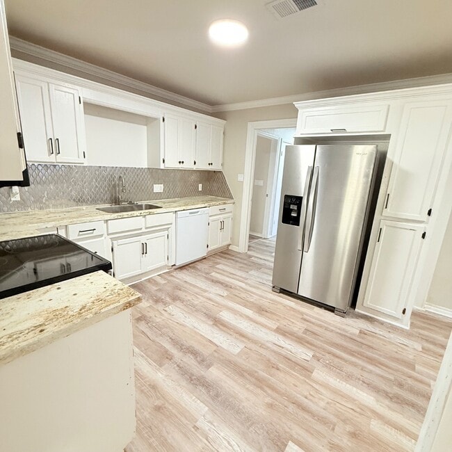 Building Photo - 4004 SE 25th St