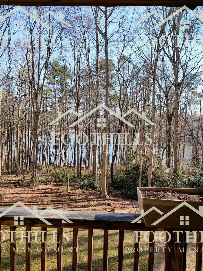 Building Photo - 213 Lookover Dr