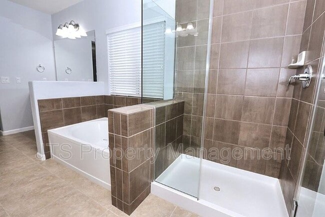 Building Photo - 9200 Rioja St