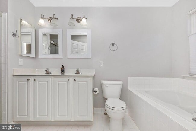 Building Photo - 1742 Trestle St