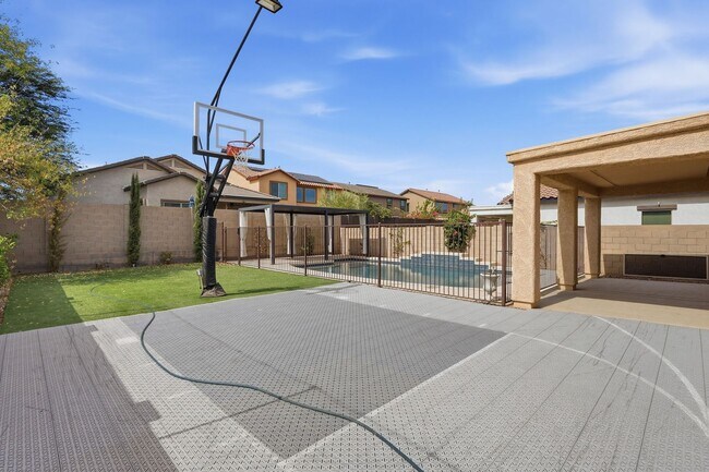 Building Photo - Spacious 4 Bedroom 2 Bath In Peoria with Pool and Sports Court