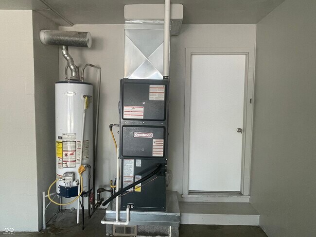 Building Photo - 1416 Miami Ct S