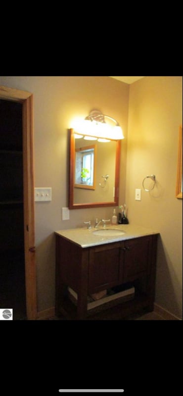 Building Photo - 1038 Wintergreen St