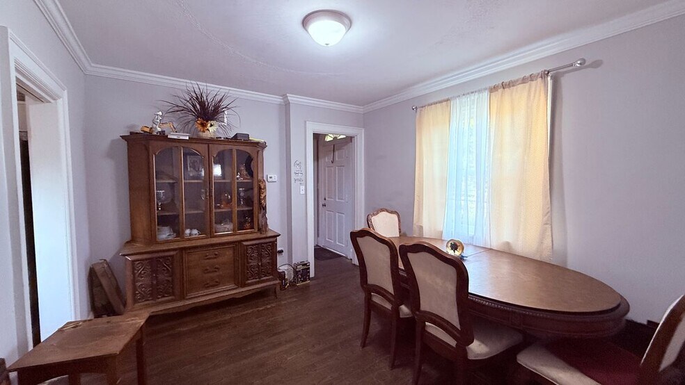 Building Photo - 335 Claremont St