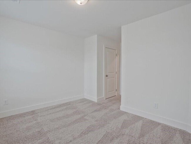 Building Photo - 6413 Shalks Xing Dr