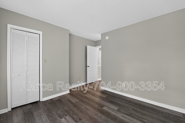 Building Photo - 3134 Driftwood Dr