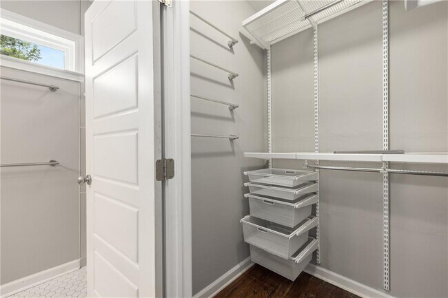 Building Photo - 1398 Deerwood Dr