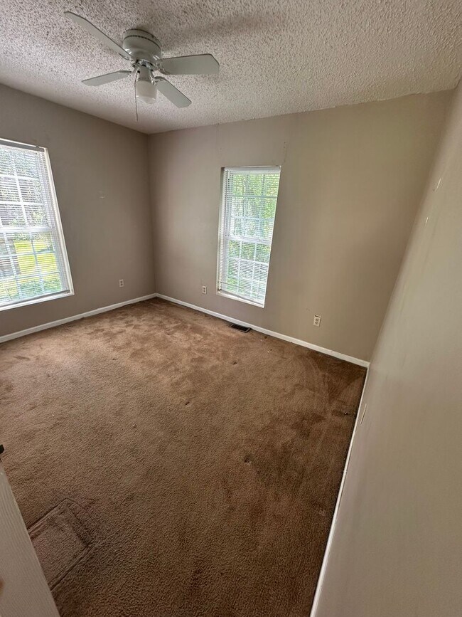 Building Photo - 115 Pindal Rd